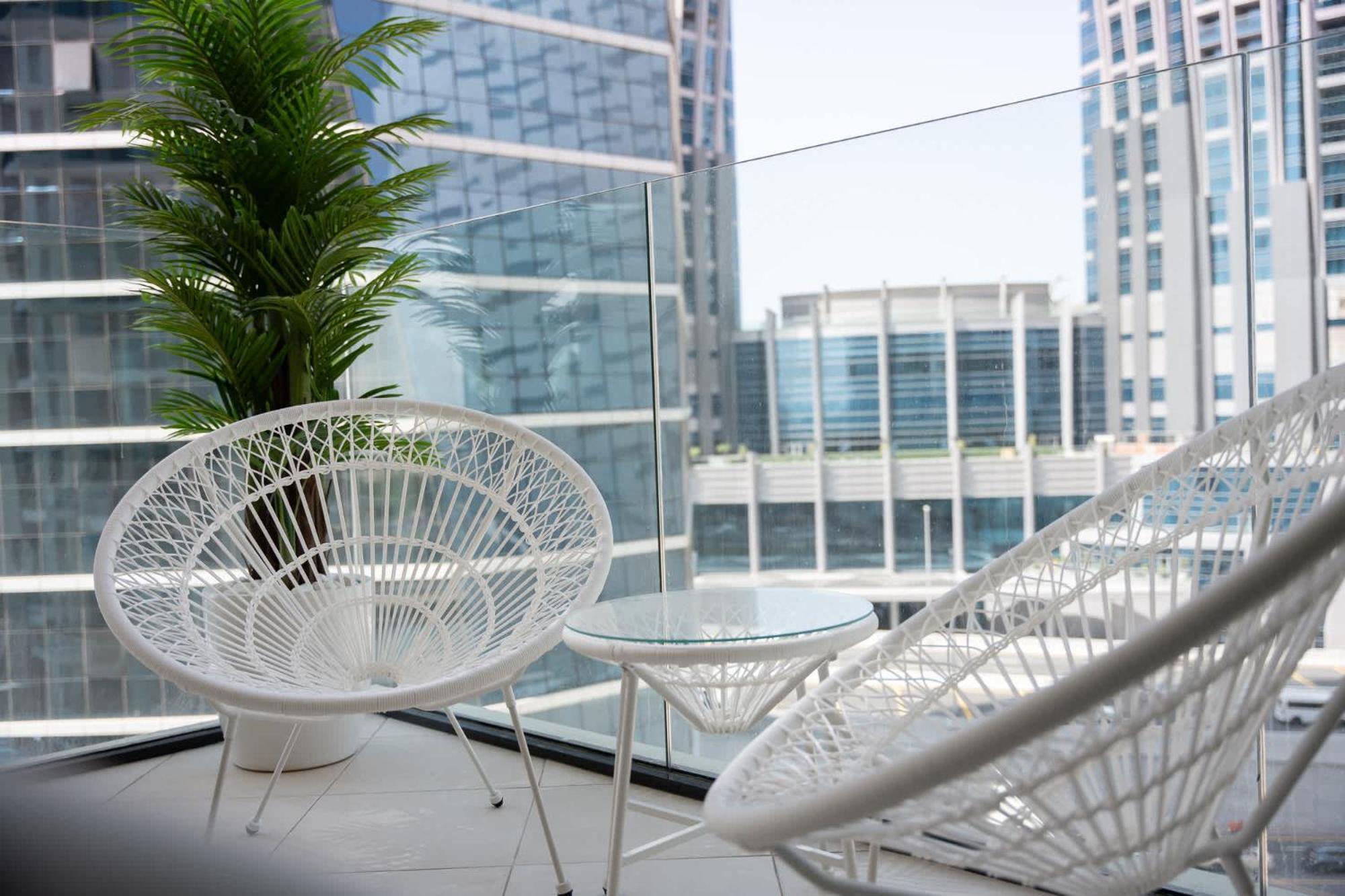 Elegant 1br In Business Bay Sleeps 4 Near Downtown Dubai